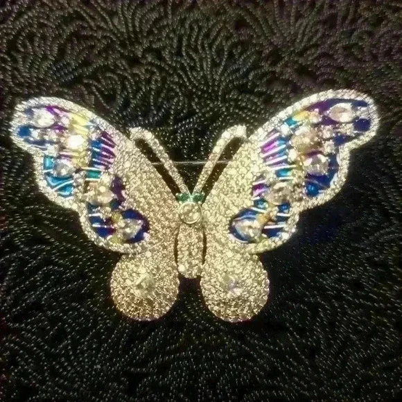 Rhinstone butterfly brooche - Picture 2 of 5